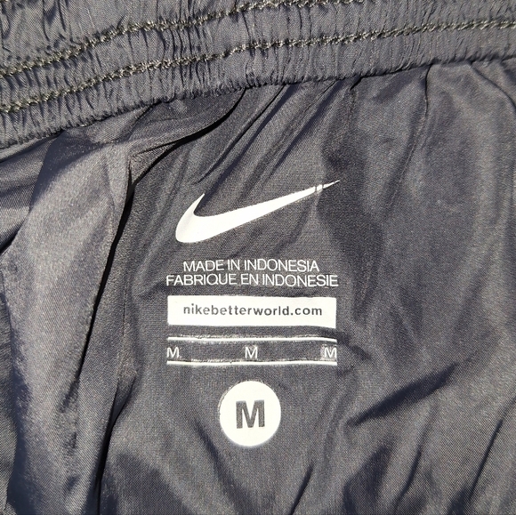 A pair of Nike nylon lounge pants. They're pre-loved and in great condition - Picture 3 of 6